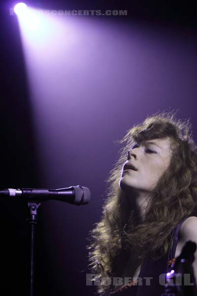 MELISSA AUF DER MAUR - 2010-04-11 - PARIS - La Fleche d'Or - 